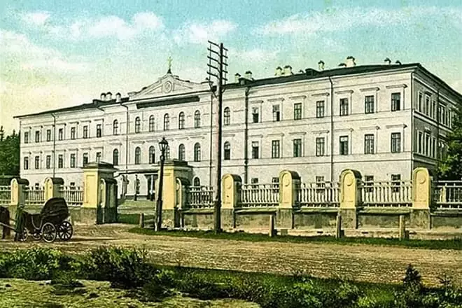 Smolny Institut Maiden mulya