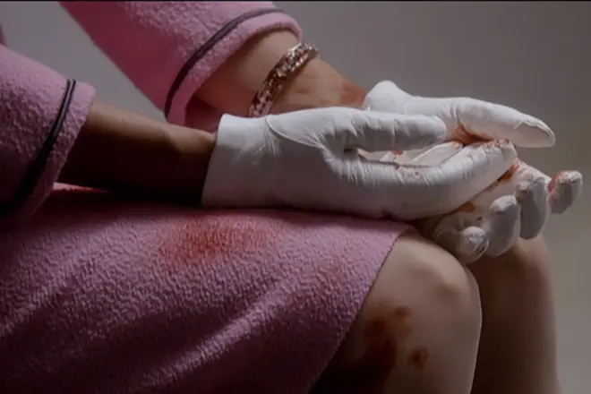 Jacqueline Kennedy v rožni kostumi v krvi