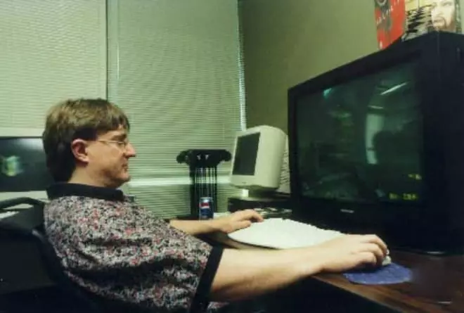 Gabe Newell開發了“Windows”的第一個版本