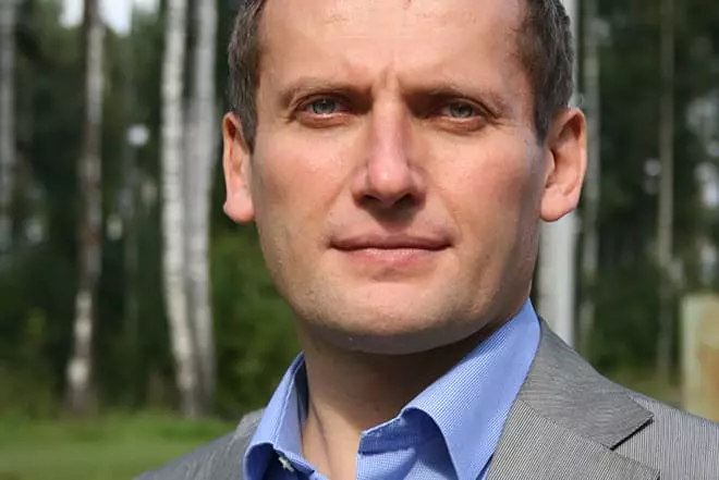 စီးပွားရေးစွမ်းဆောင်ရှင် Maxim Yakovlev