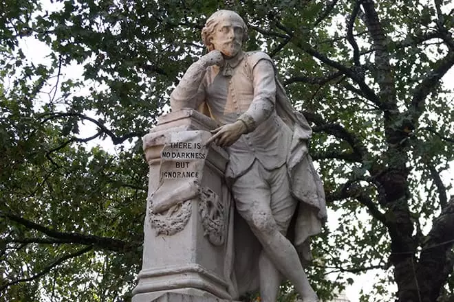 Monument to William Shakespear