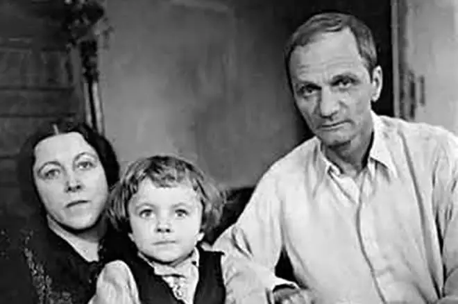 Andrei Platonov med sin kone og datter Masha