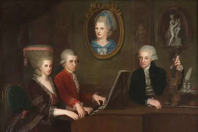 Wolfgang Amadeus Mozart ailesiyle birlikte
