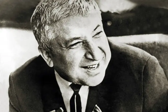 Rasul Gamzatov.