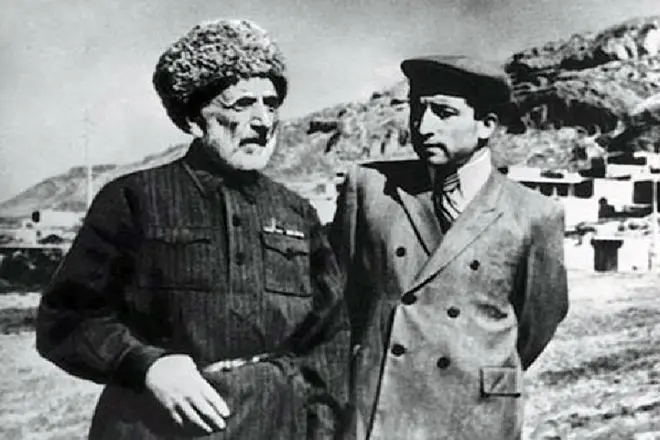 Rasul Gamzatov med far
