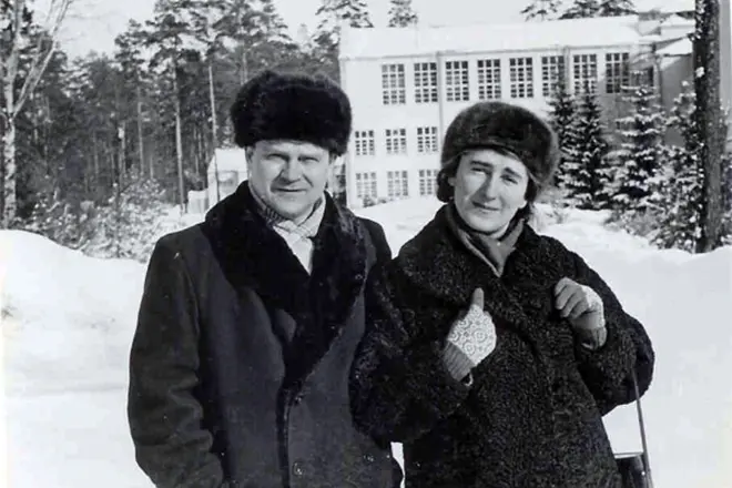 Tikhon Krarennikov ဇနီး Clara Arnoldovna နှင့်အတူ
