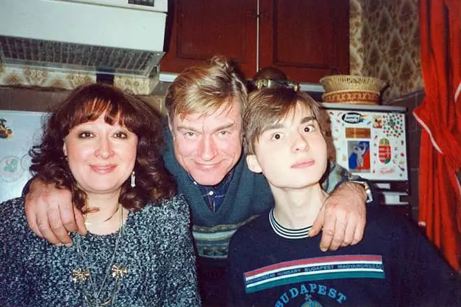 그녀의 남편과 아들과 함께 Tatiana Bronzova