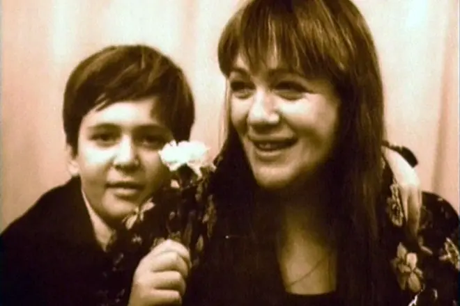 Denis Evstinjev z mamo