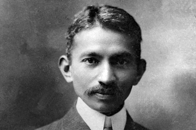 Mahatma Gandhi na juventude