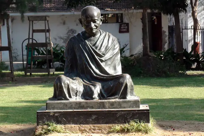 Mahatma Gandhi- ის ძეგლი