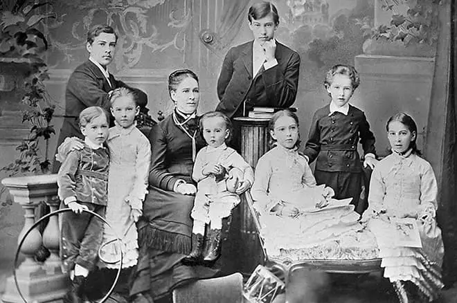 Konstantin Stanislavsky dengan keluarga