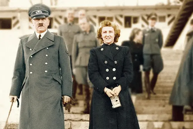 Eva mawon ak Adolf Hitler
