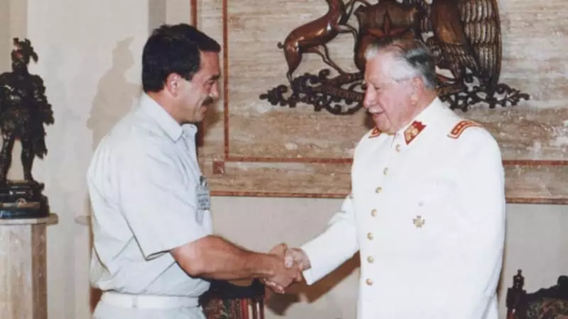 Mikhail Kozhukhov u Augusto Pinochet