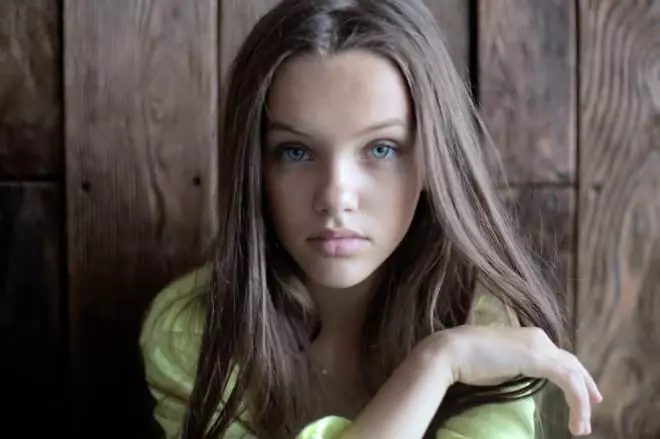 Genç Şarkıcı Angelina Romanovskaya