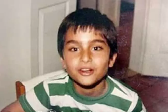 سيف علي خان في مرحلة الطفولة