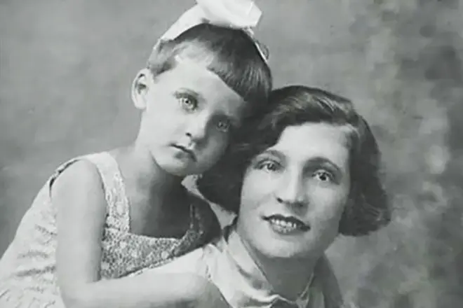 Clara Rumanova i barndomen