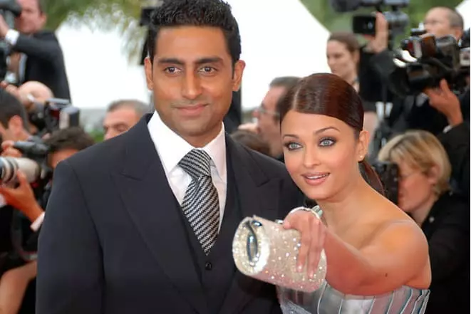 Abhishek Bachchan dengan istrinya