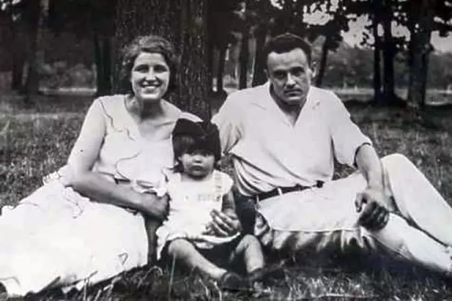 सर्गेई कोलेव्ह त्याच्या पत्नी आणि मुलीसह