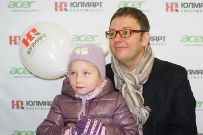 Sergey Netyevsky with her daughter