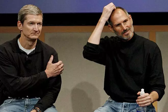 Tim Cook e Steve Jobs