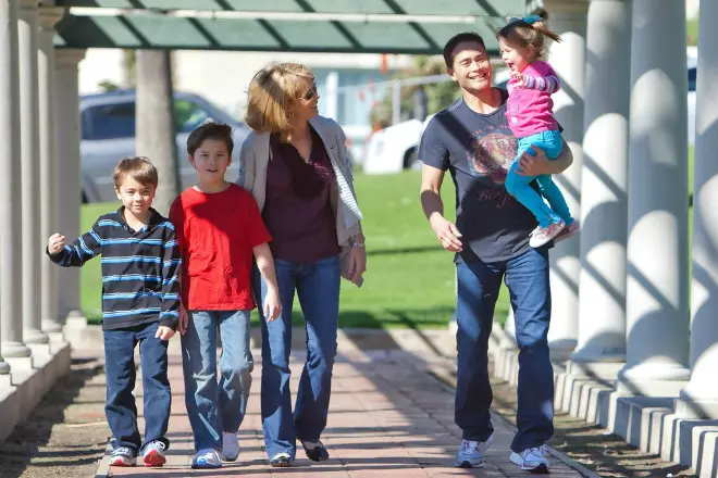 Марк Дакаскос със съпруга и деца