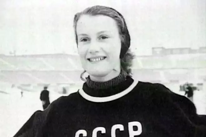 Figur Skater Elena Tchaikovskaya i ungdom