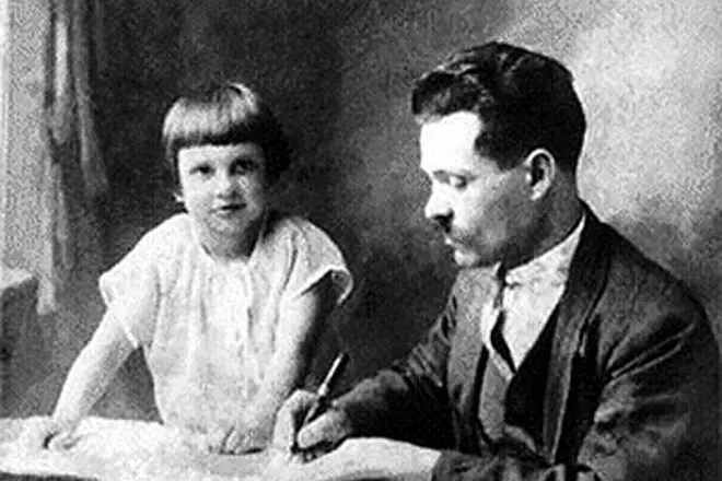 與他的女兒的Nestor Makhno
