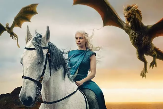 Deeneris Targaryen con dragóns