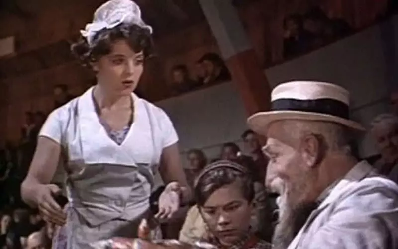 Зінаїда Шарко в ролі офіціантки (кадр з фільму «Старий Хоттабич»)