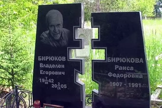 Fotografie mormântul lui BiRyukov
