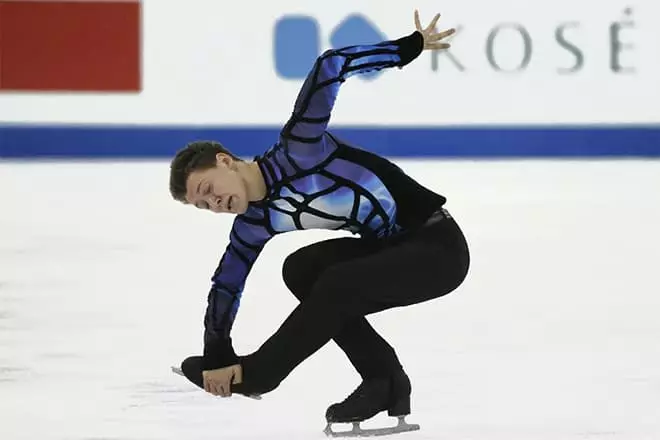 Maxim Kovtun在冰上