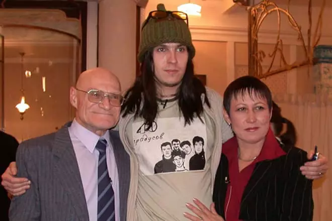 Yuri Sherstnev s rodinou