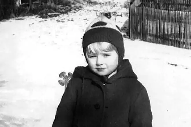 Albina Akhatova ako dieťa