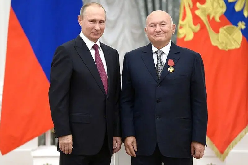 Yuri Luzhkov e Vladimir Putin