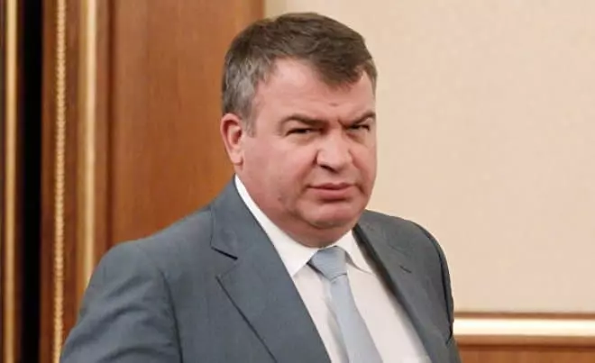 Anatoly Serdyukov estatuko langilea