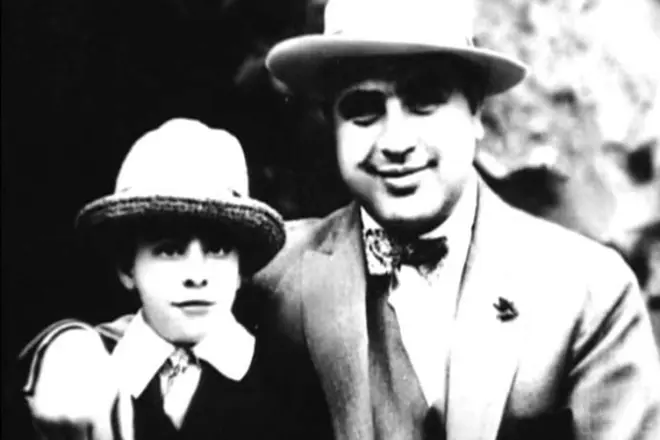 与儿子的Al Capone