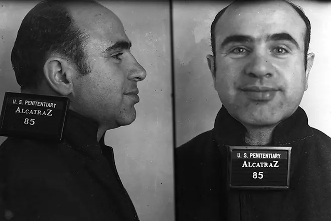 আল Capone