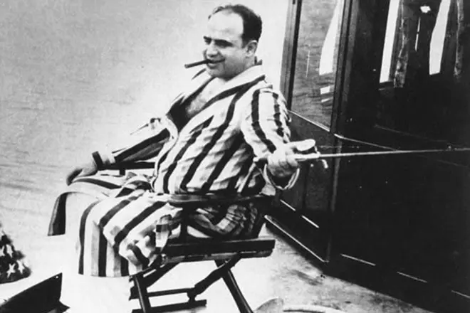 আল Capone