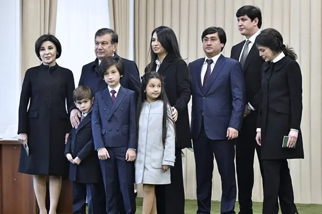 Shavkat Mirzyaev dengan keluarga
