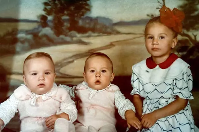 Kis Anastasia, Anna és Anton Shipulina