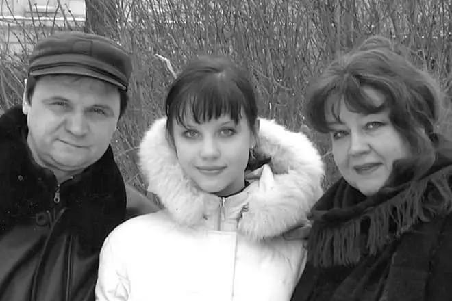 Konstantin Vorobiev með dóttur sinni Polina Sparrow og kona Olga Selfosy