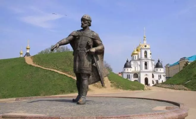 Monument kwa Yuri Dolgorukhu katika Dmitrov.