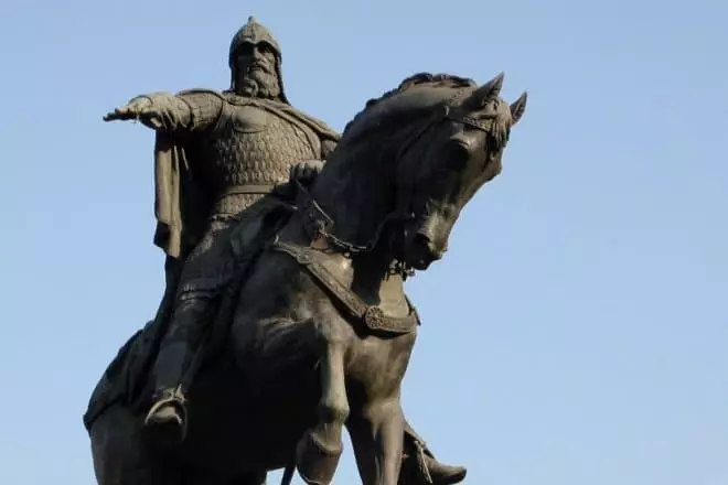 Monument kwa Yuri Dolgorukha huko Moscow.