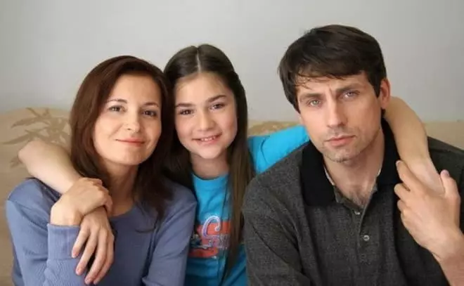 Anna Dyukova ve kocası ve kızı