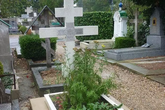 หลุมฝังศพของ Yusupovy ในเซนต์เจนเวียฟเดอบัว