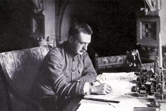 Aleksander Kerensky w pracy