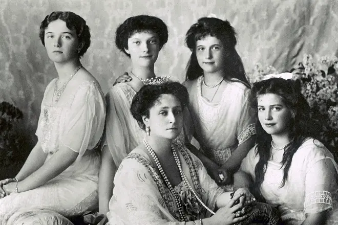 Alexandra Fedorovna med døtre