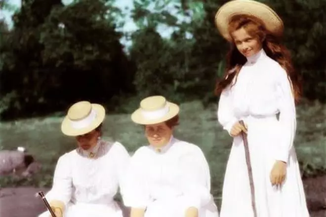 Anna Cerubova con Empress Alexander Fedorovna y Gran Príncipe Tatiana