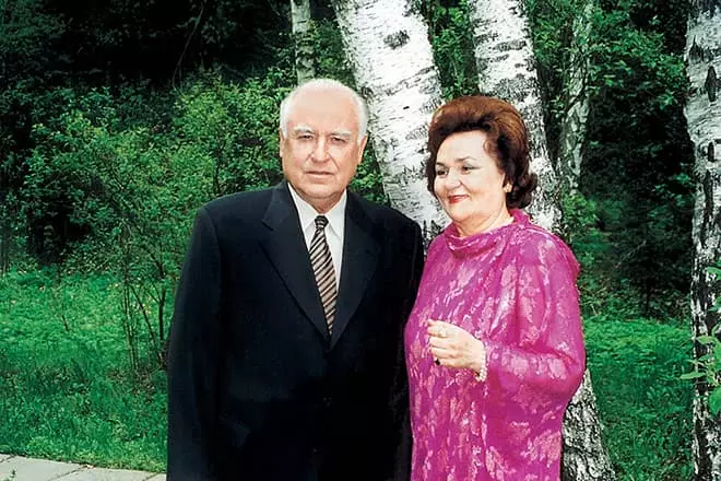 ویکتور Chernomyrdin با همسرش