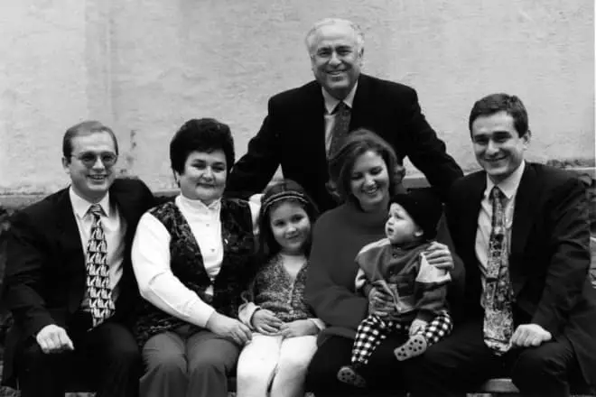 Victor Chernomyrdin amb la seva dona, fills, nora i néts